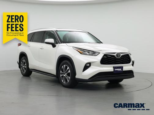 White 2020 Toyota Highlander XLE