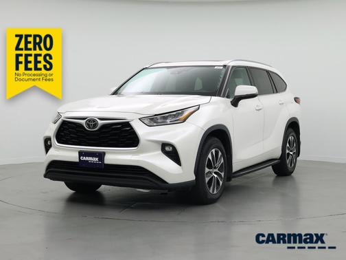 White 2020 Toyota Highlander XLE