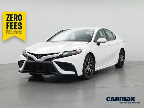 White 2023 Toyota Camry SE
