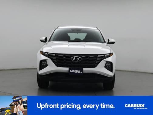White 2023 Hyundai TUCSON SE