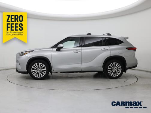 Silver 2023 Toyota Highlander Platinum