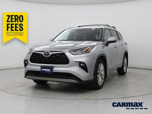 Silver 2023 Toyota Highlander Platinum