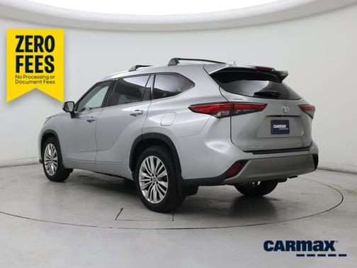 Silver 2023 Toyota Highlander Platinum