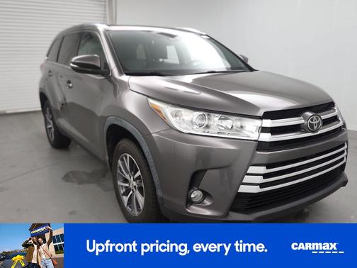 Gray 2019 Toyota Highlander XLE
