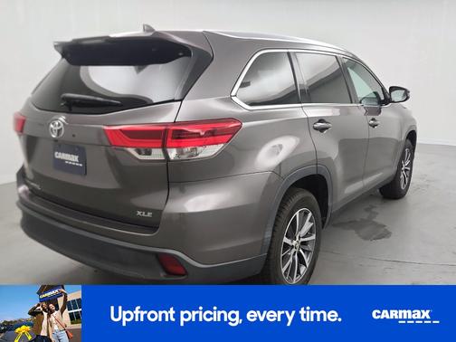 Gray 2019 Toyota Highlander XLE