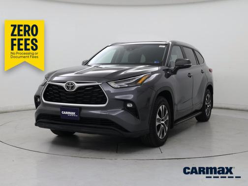 Gray 2023 Toyota Highlander XLE