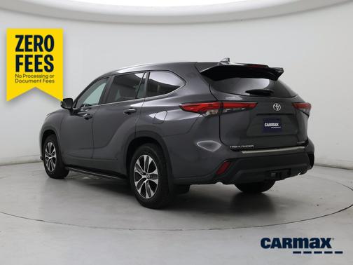Gray 2023 Toyota Highlander XLE