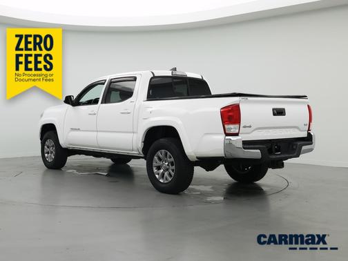 White 2017 Toyota Tacoma SR5