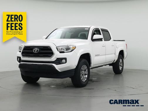 White 2017 Toyota Tacoma SR5