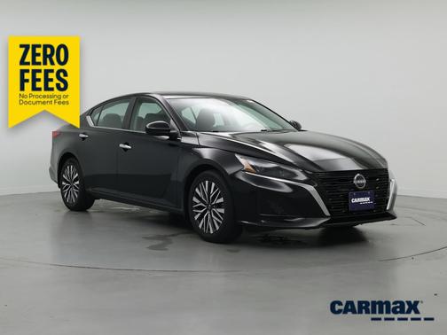 Black 2023 Nissan Altima SV