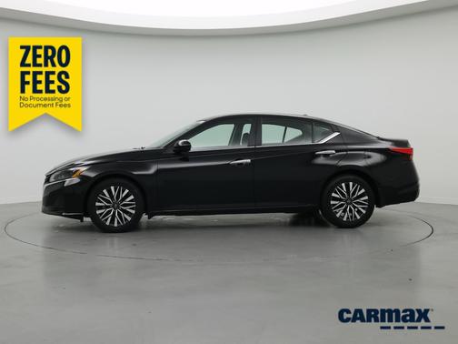 Black 2023 Nissan Altima SV