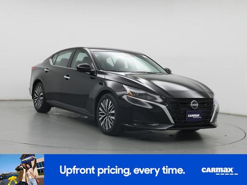 Black 2024 Nissan Altima SV