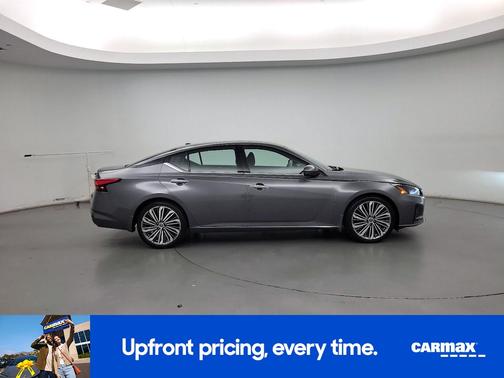 Gray 2023 Nissan Altima SL