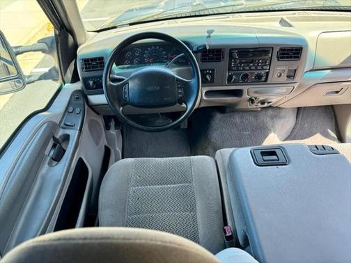 2001 Ford F-350 extended cab long bed truck