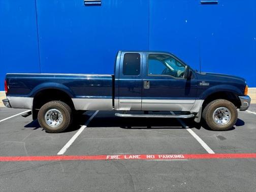2001 Ford F-350 extended cab long bed truck