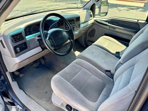 2001 Ford F-350 extended cab long bed truck