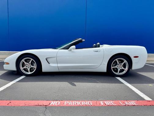 Arctic White 2004 Chevrolet Corvette Base