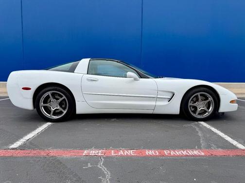 2000 Chevrolet Corvette Base