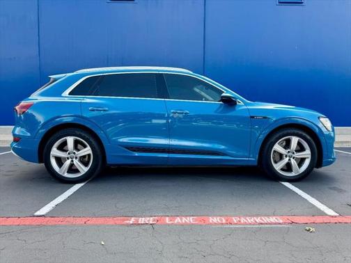 2019 Audi e-tron Premium Plus