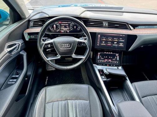 2019 Audi e-tron Premium Plus