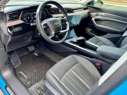 2019 Audi e-tron Premium Plus