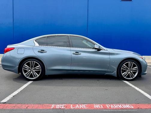 2017 INFINITI Q50 Hybrid Base