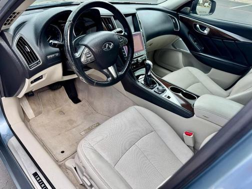 2017 INFINITI Q50 Hybrid Base