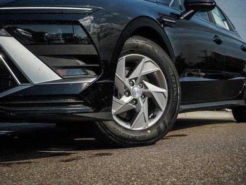 Abyss Black 2026 Hyundai SONATA SE