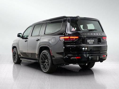 Diamond Black Crystal Pearlcoat 2024 Jeep Wagoneer Series II Carbide