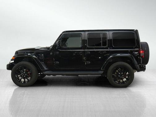 Black Clearcoat 2022 Jeep Wrangler Unlimited High Altitude
