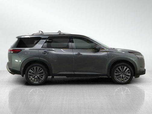 2023 Nissan Pathfinder SL 4WD