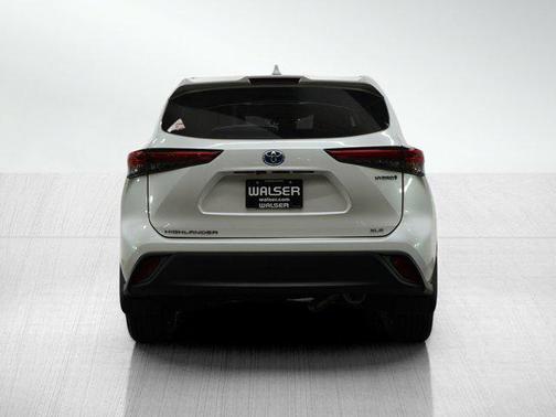 2022 Toyota Highlander Hybrid XLE