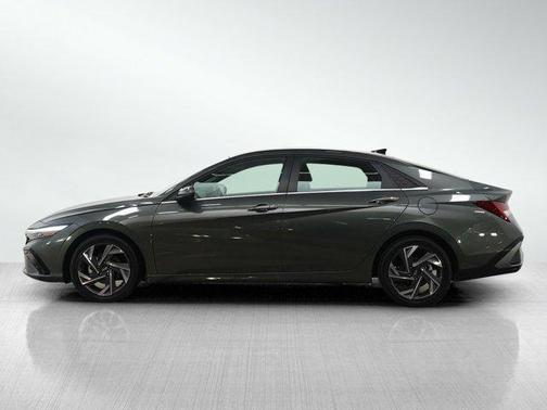 2025 Hyundai ELANTRA SEL