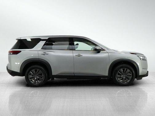 2022 Nissan Pathfinder S 4WD