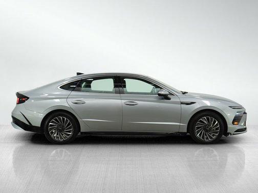 2024 Hyundai SONATA Hybrid SE