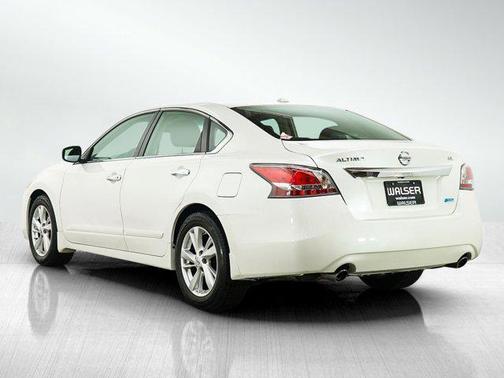 Pearl White 2014 Nissan Altima 2.5 SL