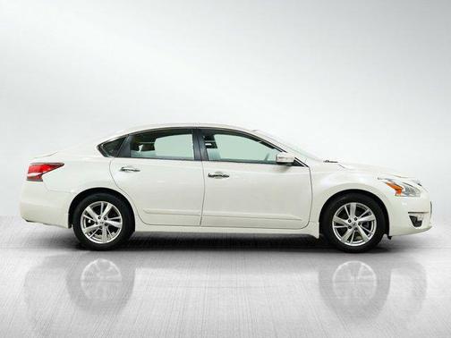 Pearl White 2014 Nissan Altima 2.5 SL