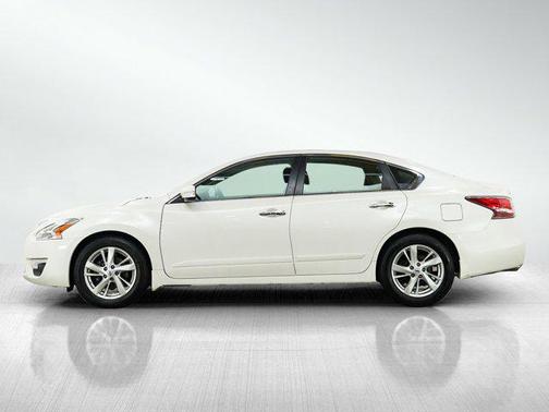 Pearl White 2014 Nissan Altima 2.5 SL