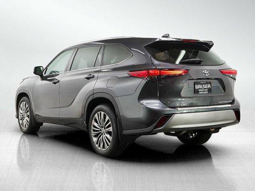 Magnetic Gray Metallic 2021 Toyota Highlander Platinum