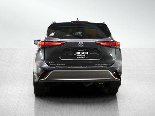 Magnetic Gray Metallic 2021 Toyota Highlander Platinum
