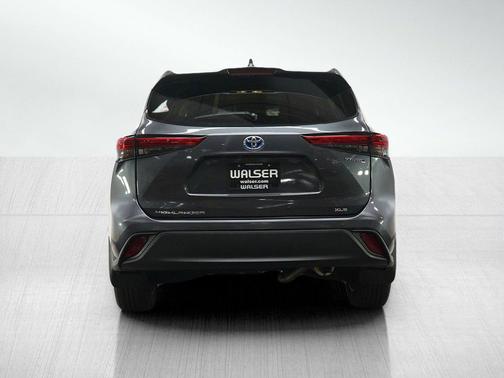 Magnetic Gray Metallic 2021 Toyota Highlander Hybrid XLE