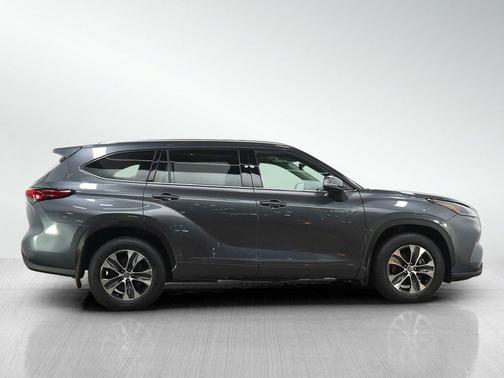 Magnetic Gray Metallic 2021 Toyota Highlander Hybrid XLE