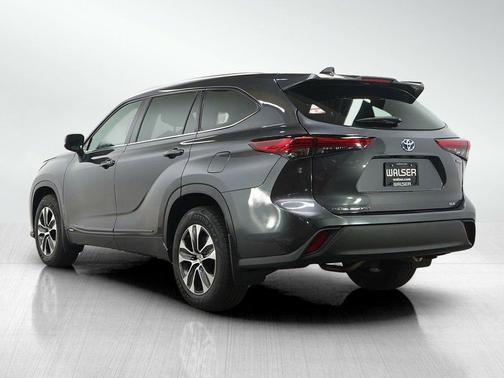 Magnetic Gray Metallic 2021 Toyota Highlander Hybrid XLE