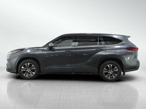 Magnetic Gray Metallic 2021 Toyota Highlander Hybrid XLE