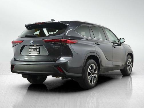 Magnetic Gray Metallic 2021 Toyota Highlander Hybrid XLE