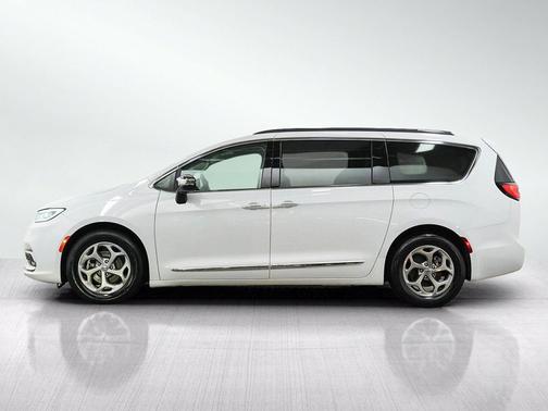 Bright White Clearcoat 2023 Chrysler Pacifica Limited