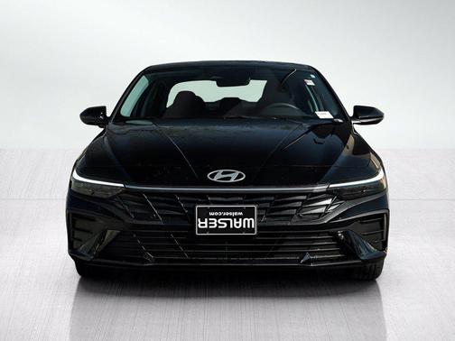 Abyss Black 2026 Hyundai ELANTRA SE