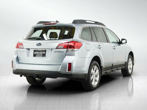 Ice Silver Metallic 2013 Subaru Outback 2.5i Limited