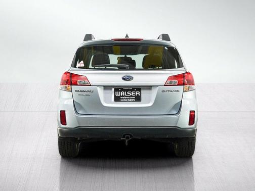 Ice Silver Metallic 2013 Subaru Outback 2.5i Limited