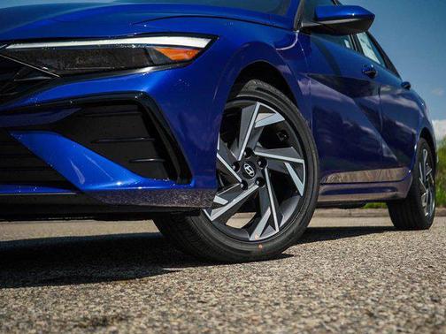 2025 Hyundai ELANTRA SEL